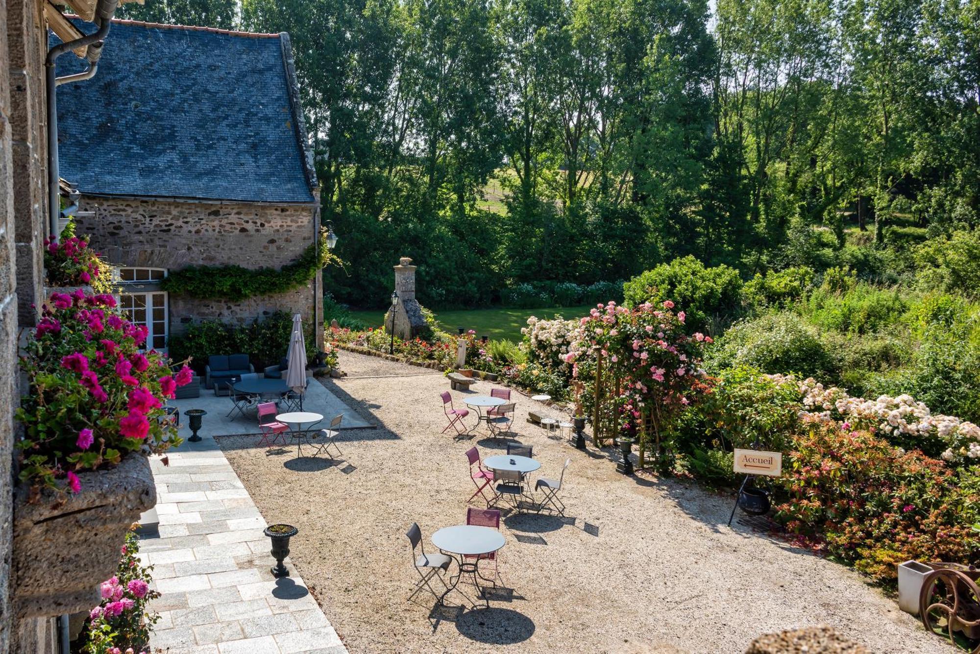 Hostellerie De La Motte Jean Saint-Coulomb Exterior foto